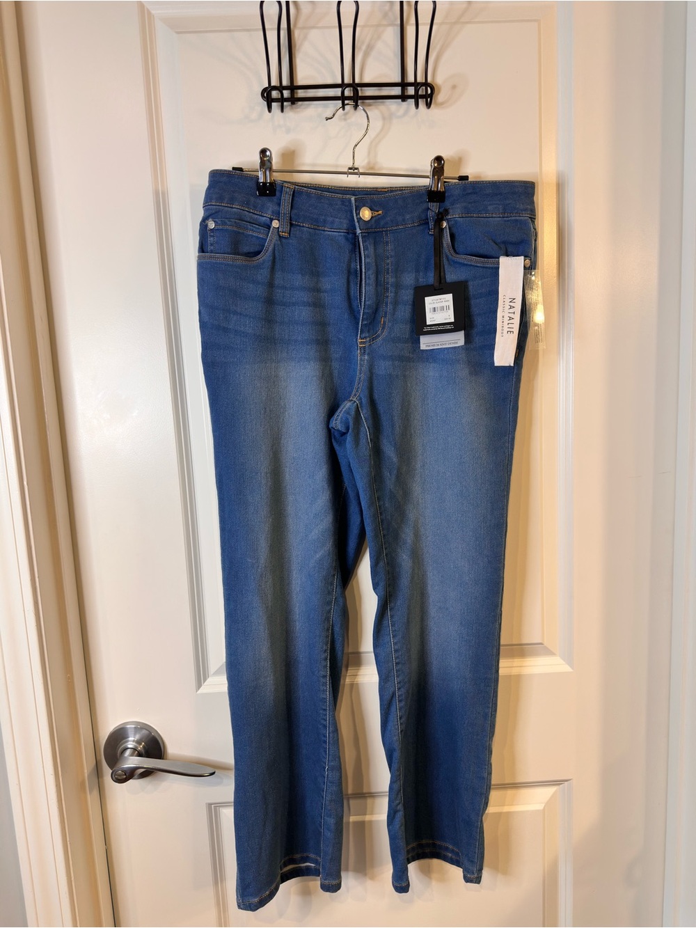 Tahari NWT Natalie Classic Miniboot Premium Knit Denim Jeans - Glacier Wash - 8